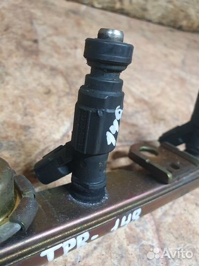 Топливная рампа 1.4 4zzfe Toyota Corolla E12 2001