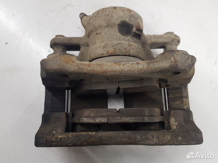 Суппорт (передний левый) (Nissan Almera)