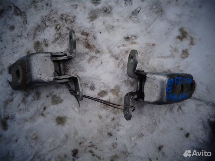 Петля дверная передняя левая Honda Cr-V RD4