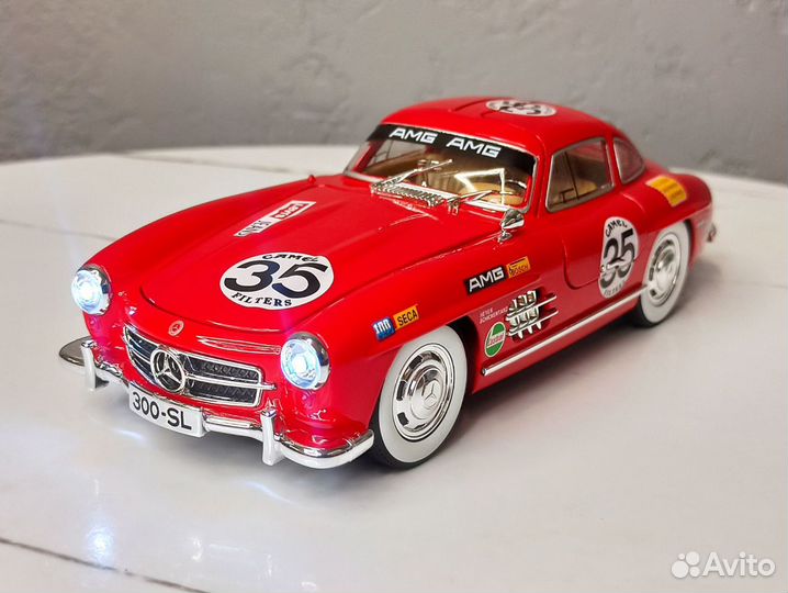 Модель автомобиля Mercedes Benz 300 SL