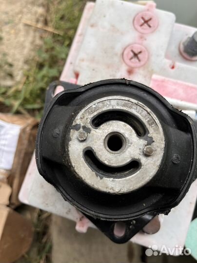 Подушка двигателя vw polo 3 правая
