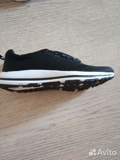 Кроссовки новые р.40