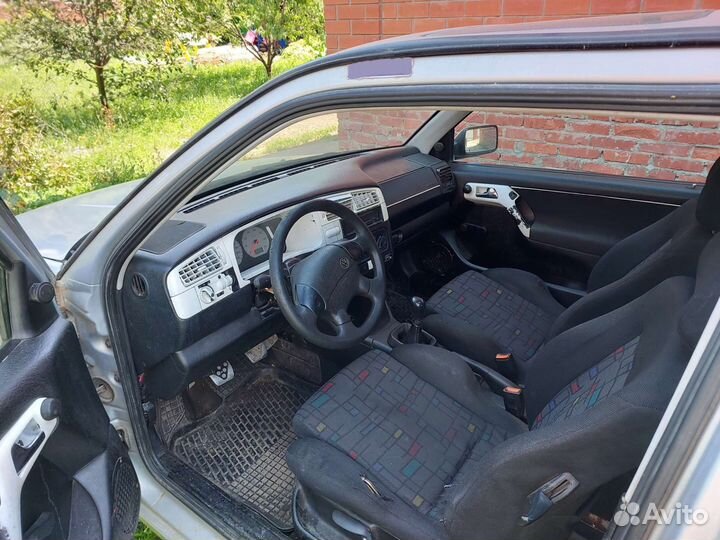 Volkswagen Golf 1.8 МТ, 1997, битый, 100 000 км
