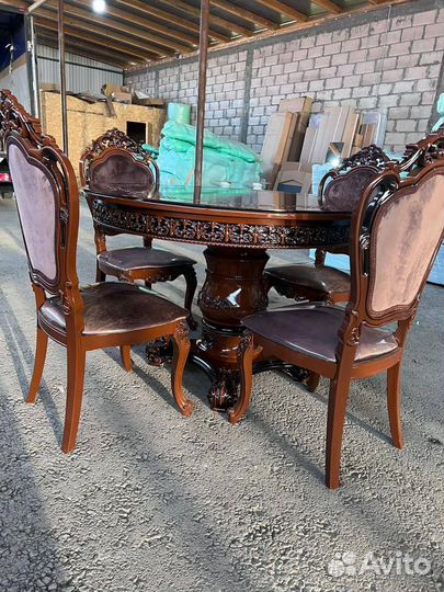 Стол и стулья