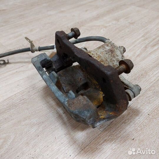 Суппорт тормозной передний левый Toyota Corolla