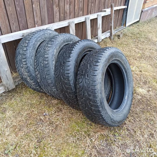 Hankook Winter I'Pike 215/65 R16