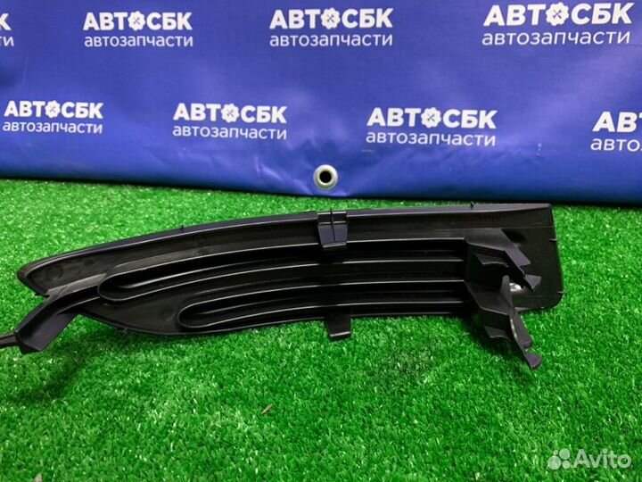 Заглушка бампера передняя Toyota Corolla ZZE122