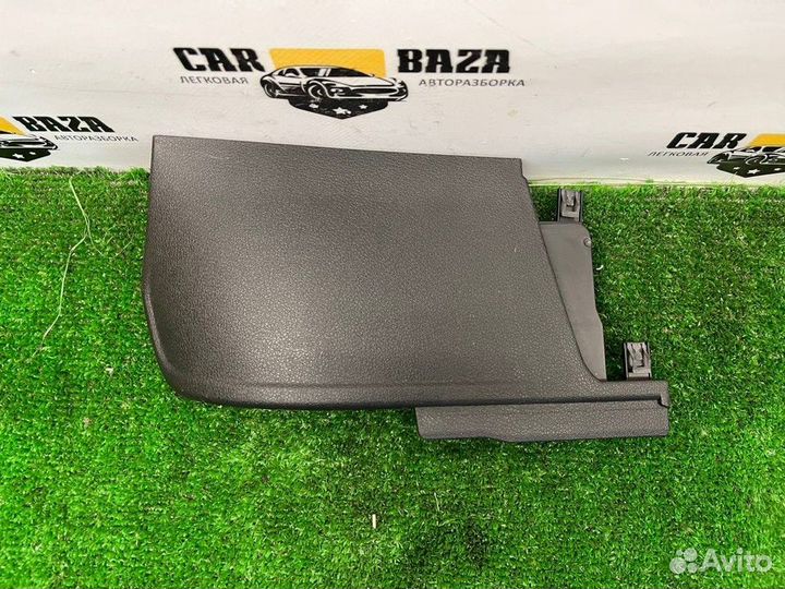 Обшивка стойки задней правой R Audi Q3