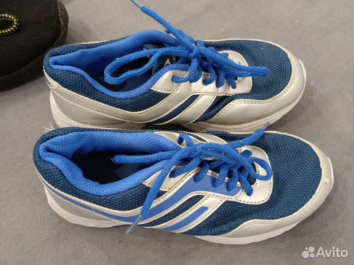 Кросовки на мальчика 2 пары. 33 и 35 размер