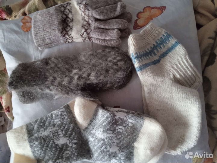Носки женские, варежки и перчатки