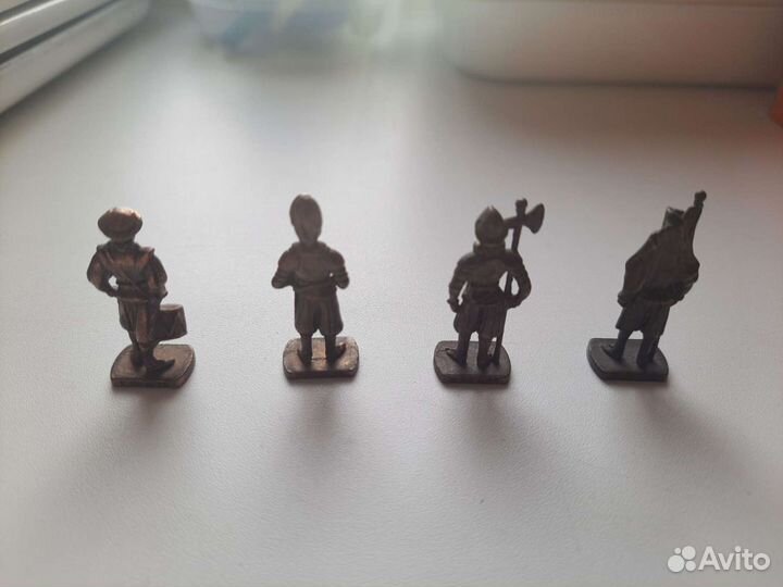 Статуэтки литые