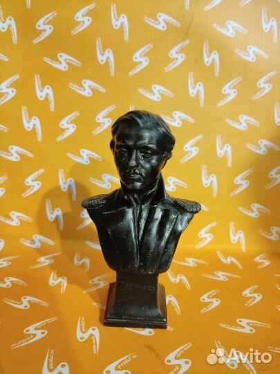 Бюст Лермонтова