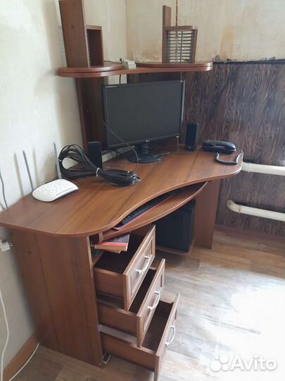 Компьютерный стол