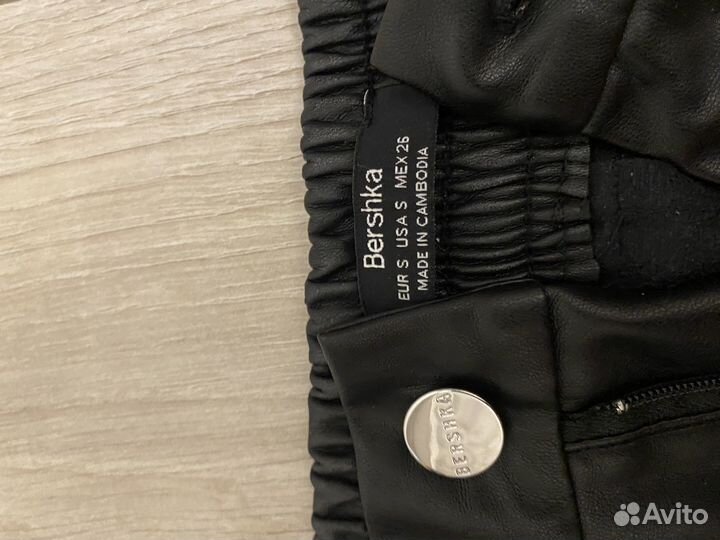 Кожаные брюки bershka