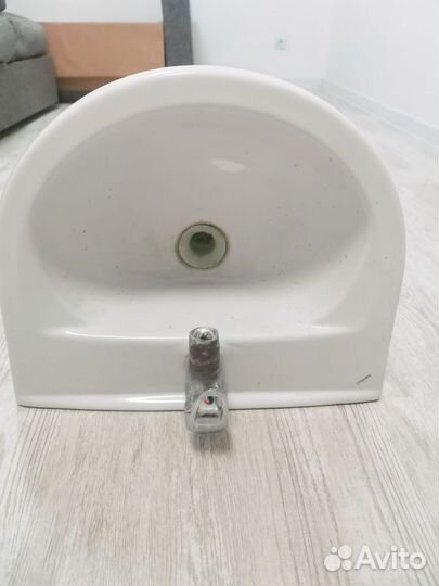 Раковина со смесителем и подводкой бу