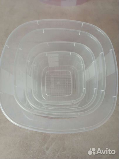 Набор пищевых контейнеров новый, 4 шт
