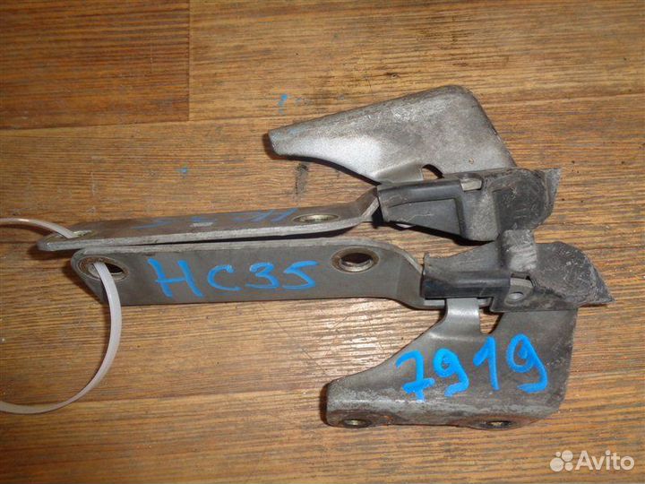 Петля капота Nissan Laurel HC35 2001