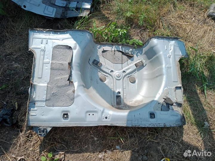 Ниша запасного колеса Hyundai Solaris 2010