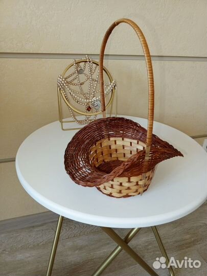 Корзинка плетёная