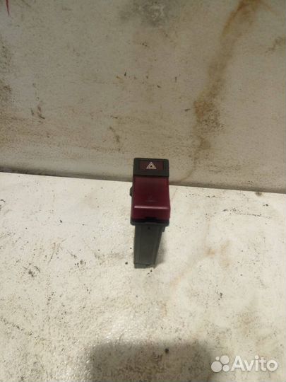Кнопка аварийной сигнализации Volvo 850 1993