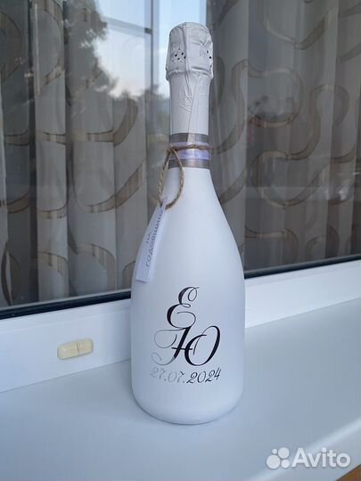 Оформление свадебных бутылок