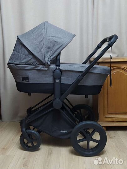 Коляска с новыми блоками Cybex Priam ll light seat