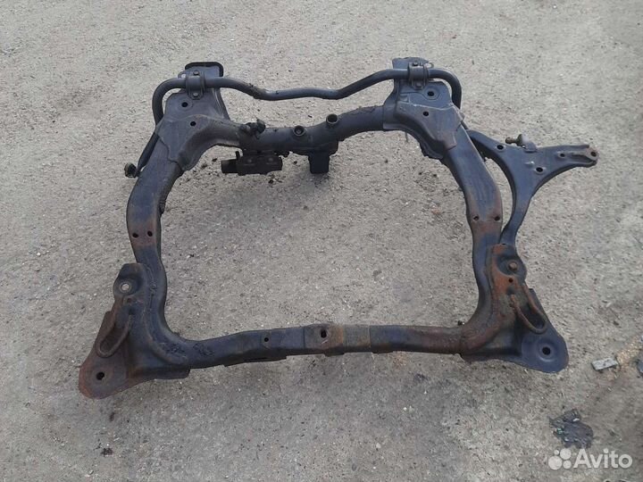 Балка передняя подрамник Honda Stream