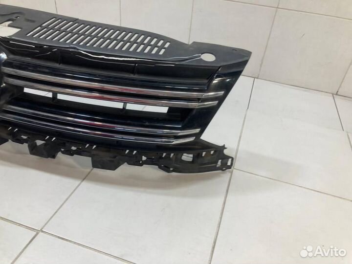 Решетка радиатора Volkswagen Tiguan I рестайлинг (2011—2019)