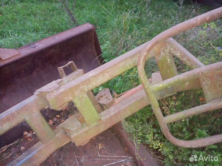 Захват для рулонов сена