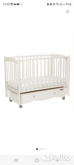 Детская кроватка с маятником