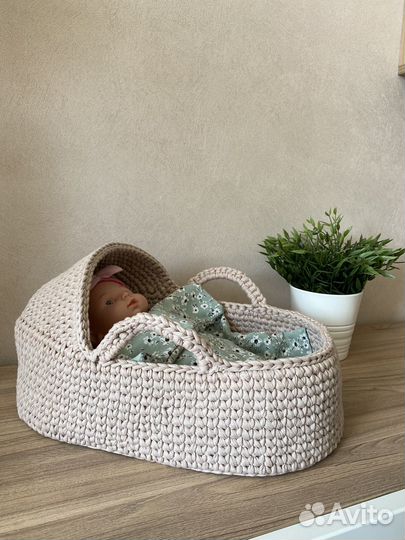 Вязаная люлька для куклы