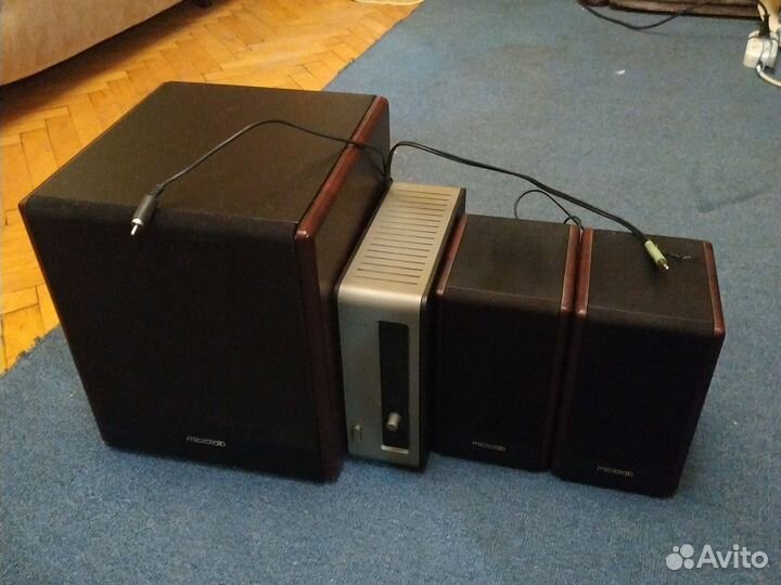 Сабвуфер и колонки microlab