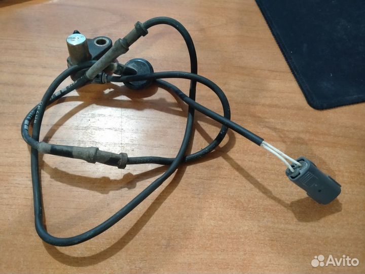 Mazda Premacy датчик абс передний правый