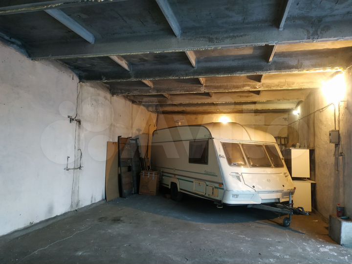 Гараж, > 30 м²