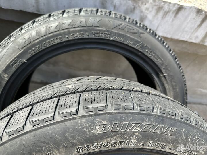 Bridgestone Blizzak VRX 235/45 R18 94S
