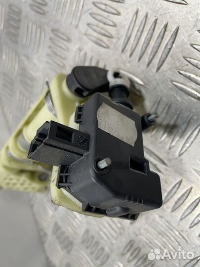 Подголовник Mercedes-Benz E-класс