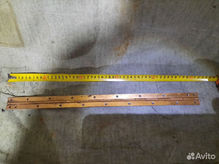 Петля рояльная