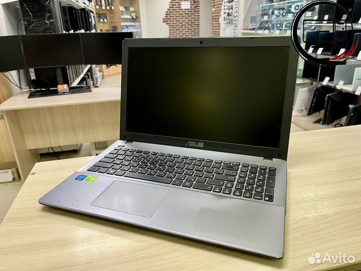 Ноутбук asus X550C