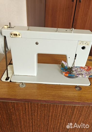 Швейная машина чайка 143