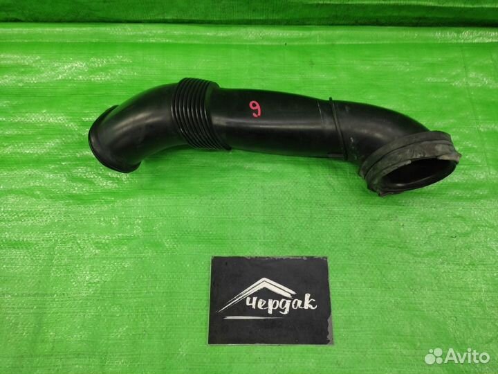 Патрубок воздушного фильтра левый VW Touareg 02-10