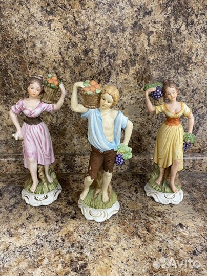 Винтажные статуэтки из бискивитного фарфора