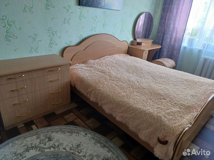 Продам спальный гарнитур б/у