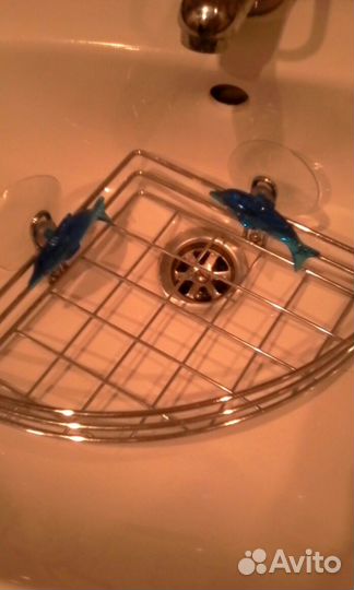 Угловая новая полочка для ванной комнаты