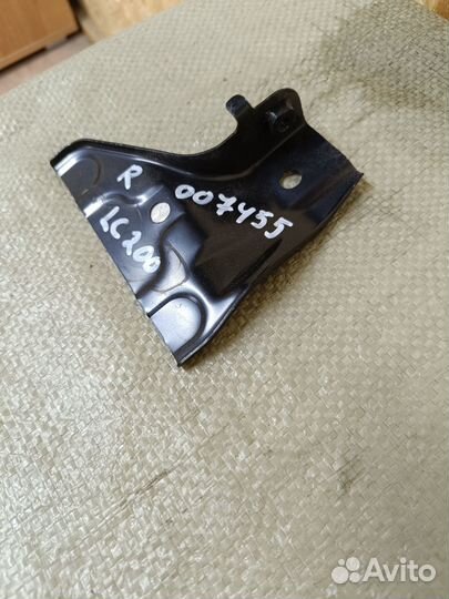 Кронштейн фары правый Toyota Land Cruiser 200