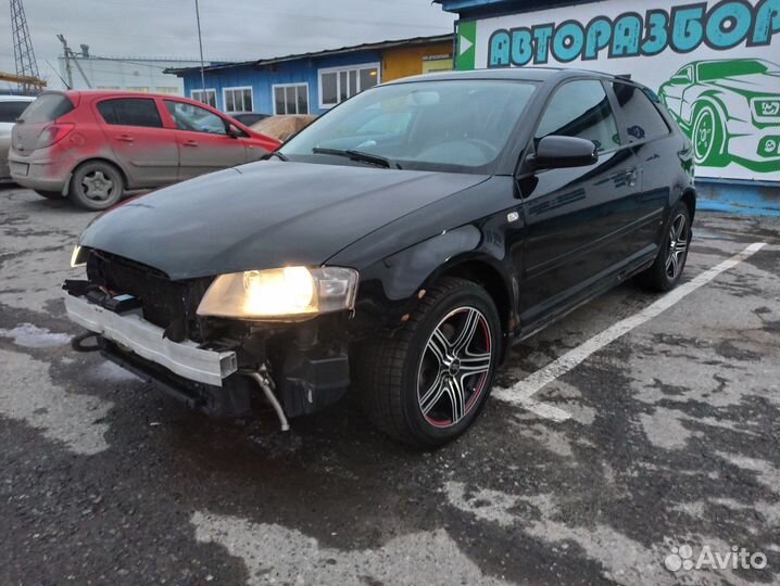 Направляющая скоба правая Audi A3 8P3857825 Отличн