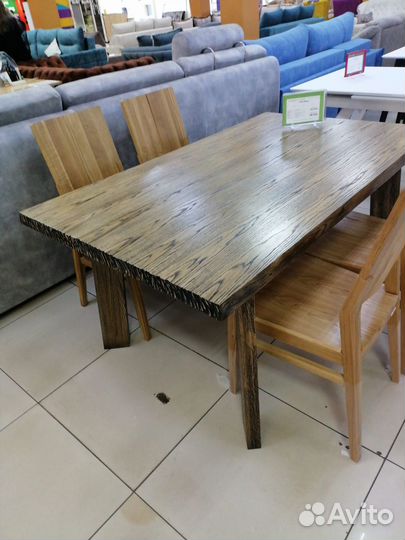 Стол обеденный