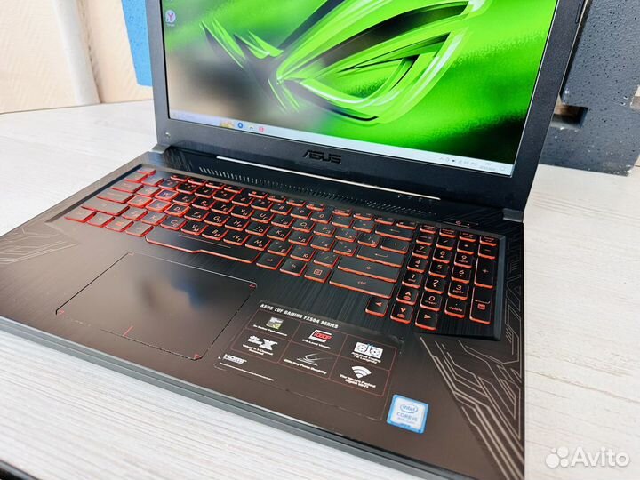 Игровой ноутбук asus i5-8300 GTX 1050ti 4gb