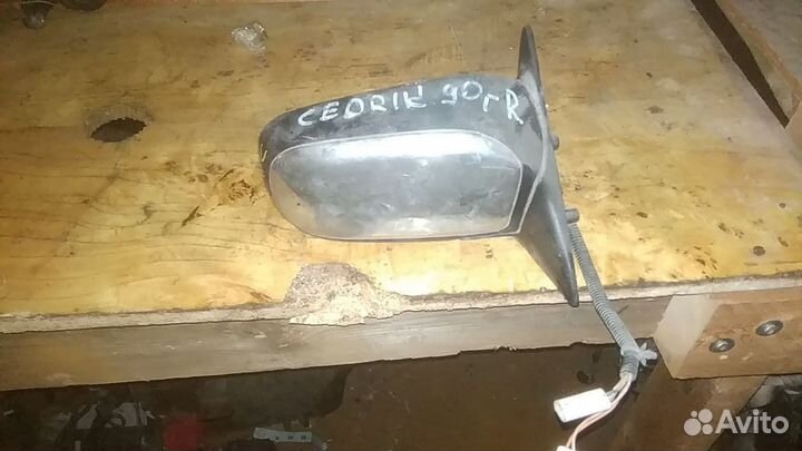 Зеркало правое на nissan cedric