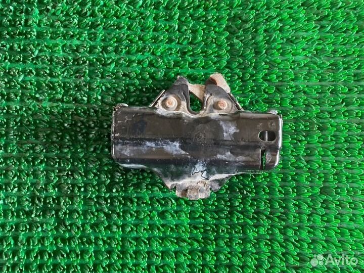 Замок капота Toyota Tundra