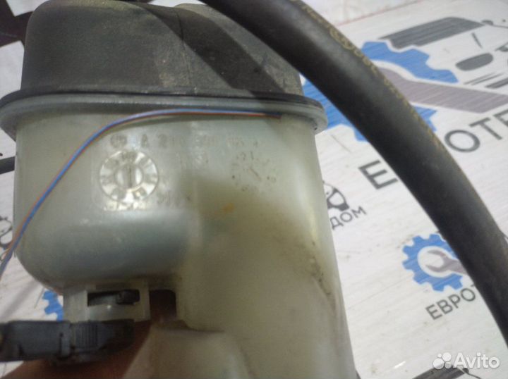 Бачок расширительный Mercedes W210 112.941 2000